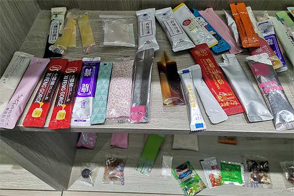 全自动小型91看片网址能够满足颗粒、条块、片状、球状、粉料、液体、膏体产品的自动定量包装
