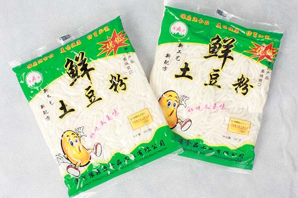 土豆粉真空机可以采用塑料复合膜、塑料铝箔复合膜等材质为包装材料